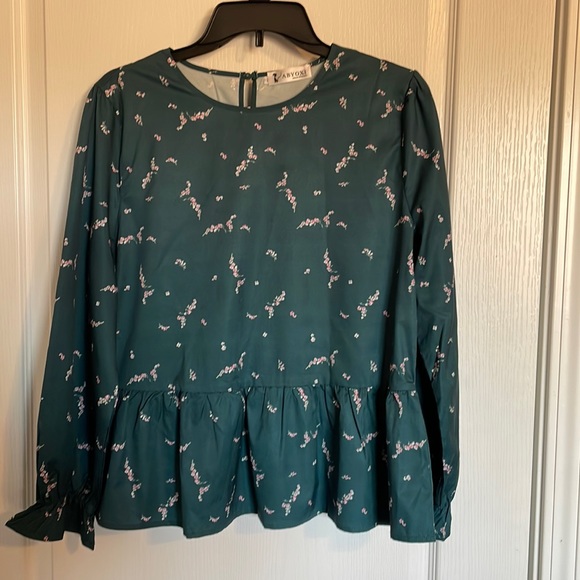 abyoxi Tops - Free with additional purchase. Abyoxi peplum blouse green